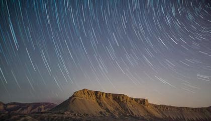 爱游戏娱乐平台-曼联后防线三人缺阵调整成关键，曼联后卫线