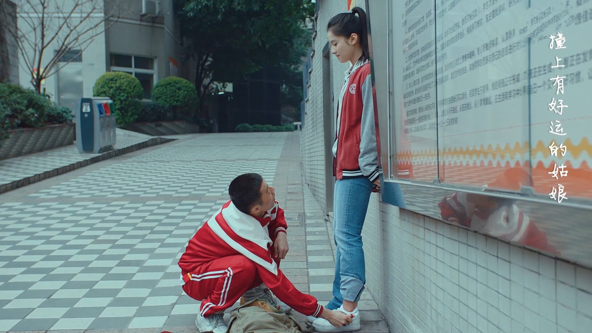 爱游戏体育平台-法国骑手斯特凡·朗多瓦斯携手“Chaman Dumontceau”勇夺三项赛银牌，感动全场。