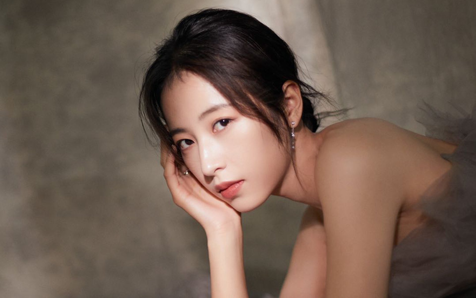 爱游戏平台-青少年跳伞体验营，勇敢跃入天空的勇气之旅，跳伞课程