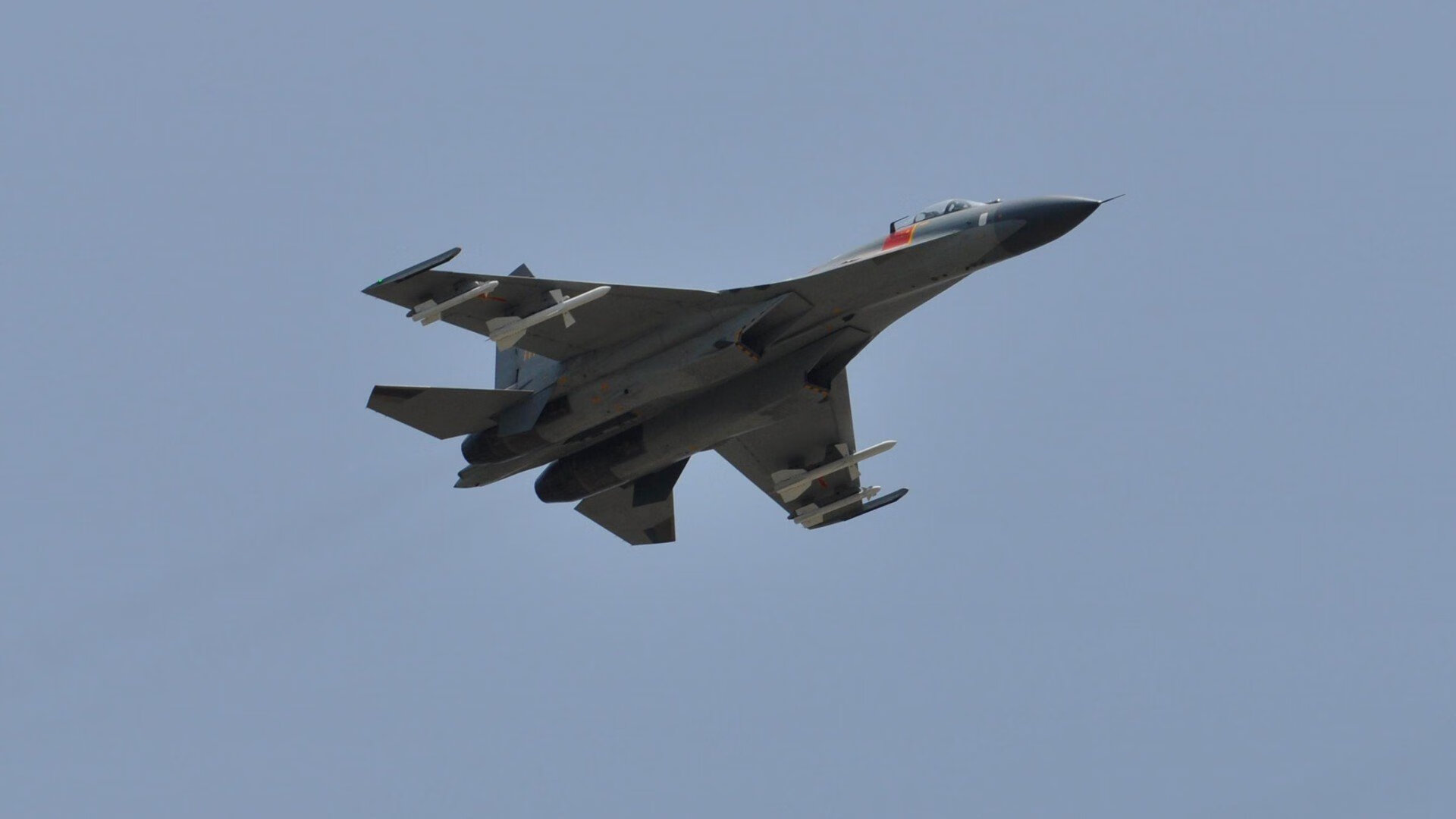 爱游戏体育官方网站-蓝队外援发挥不俗，为球队贡献超高分数，篮球外援最多几个